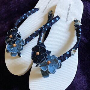 Amazon Essentials Floral Flip Flops: Size 8